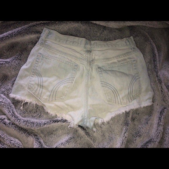 Light wash high wasted shorts - Picture 3 of 3